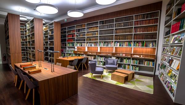 Salle de lecture de la bibliothèque de la SNHF